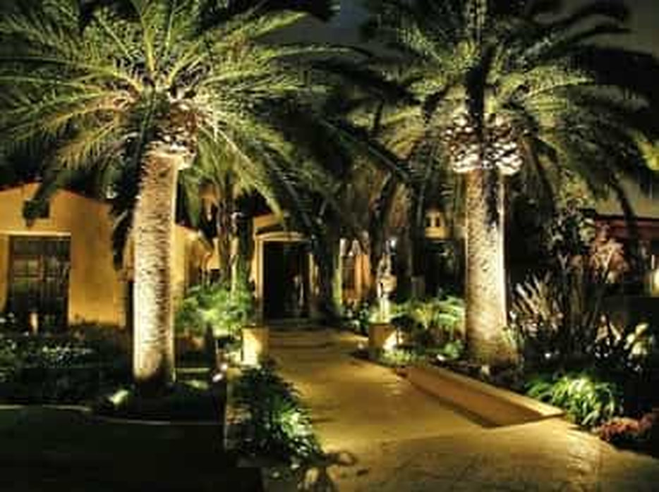 picture of beautiful outdoor landscape lighting at the entranceway of a home in Fort Lauderdale Florida. 